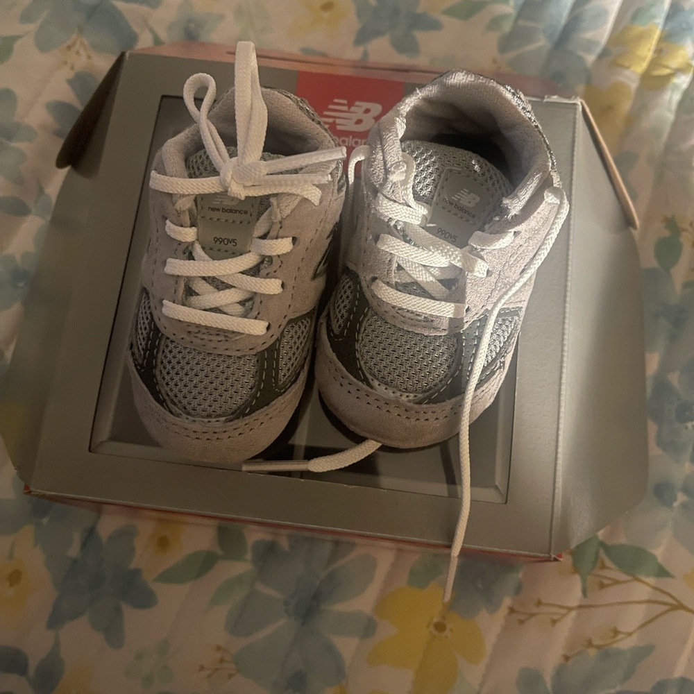 BOYS NEW BALANCE 990V5 CRIB BOOTIE